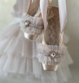 POINTE SHOES